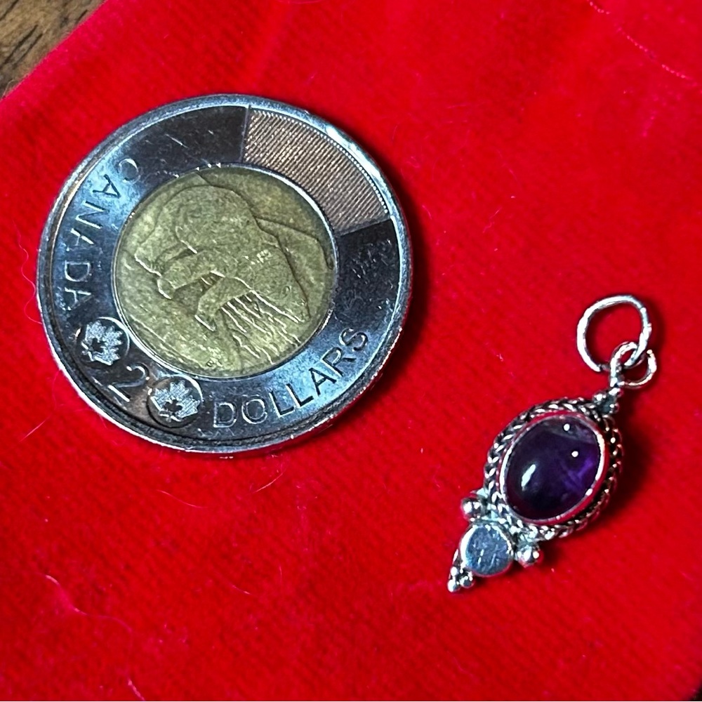 Elegant Silver Necklace with Purple Gemstone